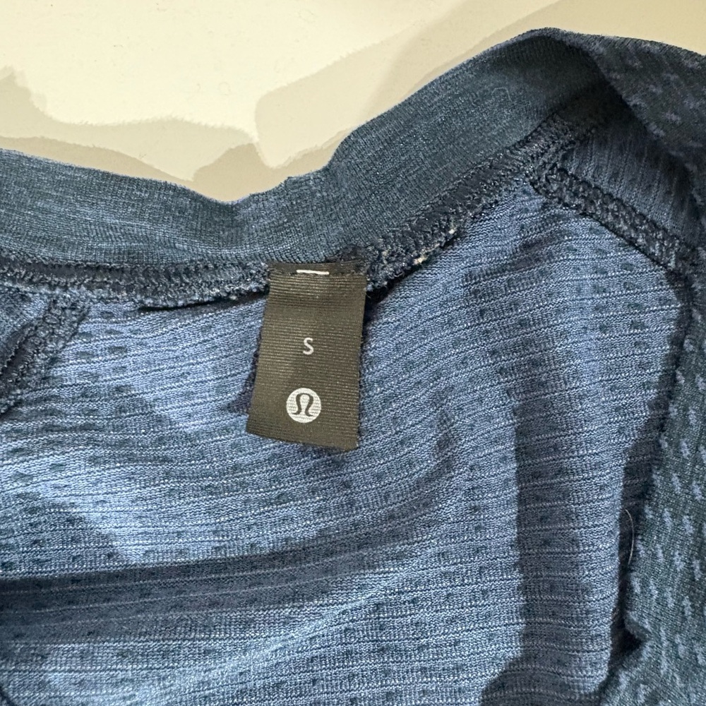 Lululemon Metal Vent Shirt Dark Blue Small - Picture 2 of 4